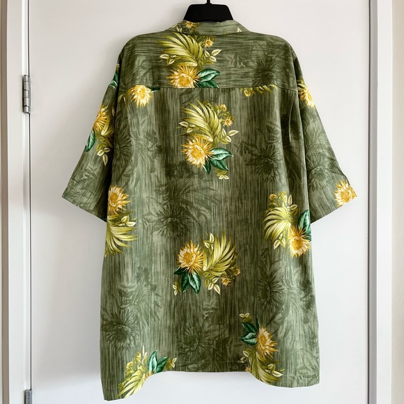 Tommy Bahama silk shirt - Picture 2 of 13